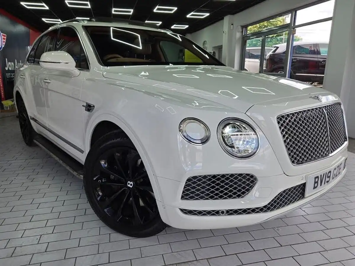 2019-bentley-bentayga-40-v8-big-54