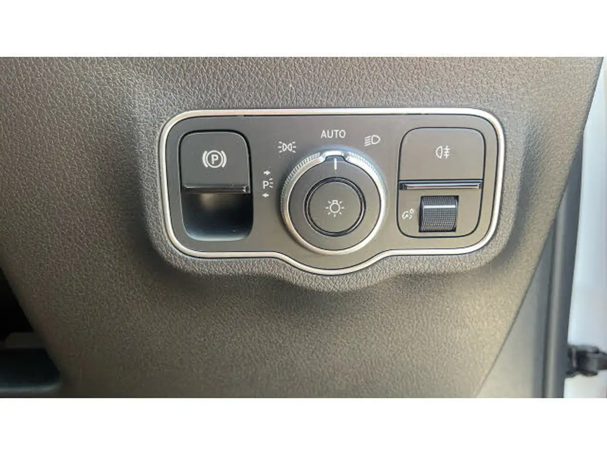 2023-mercedes-benz-glb-class-13-glb200-amg-line-executive-big-36