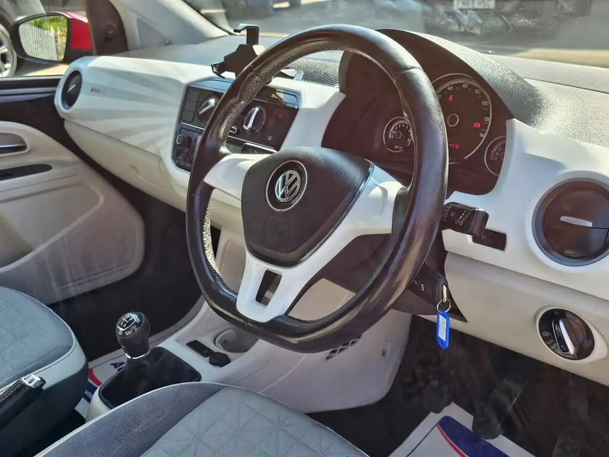 2017-volkswagen-up-10-up-beats-60ps-3d-big-5