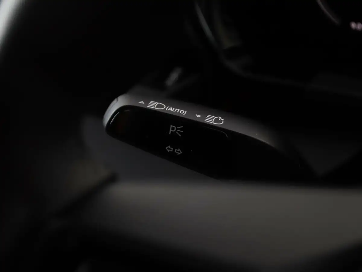 2025-porsche-macan-e-4-electric-big-37