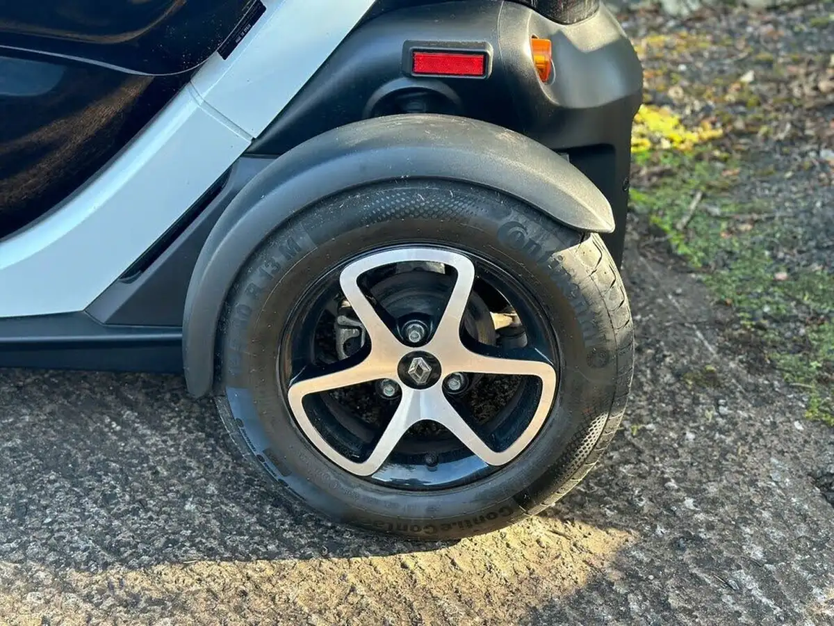 2019-fiat-500-12-lounge-ss-big-10