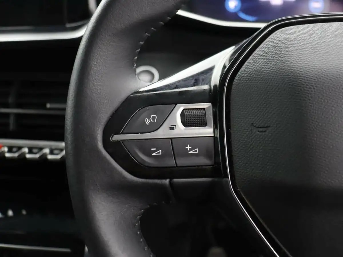 2022-peugeot-208-15-bluehdi-allure-premium-big-32