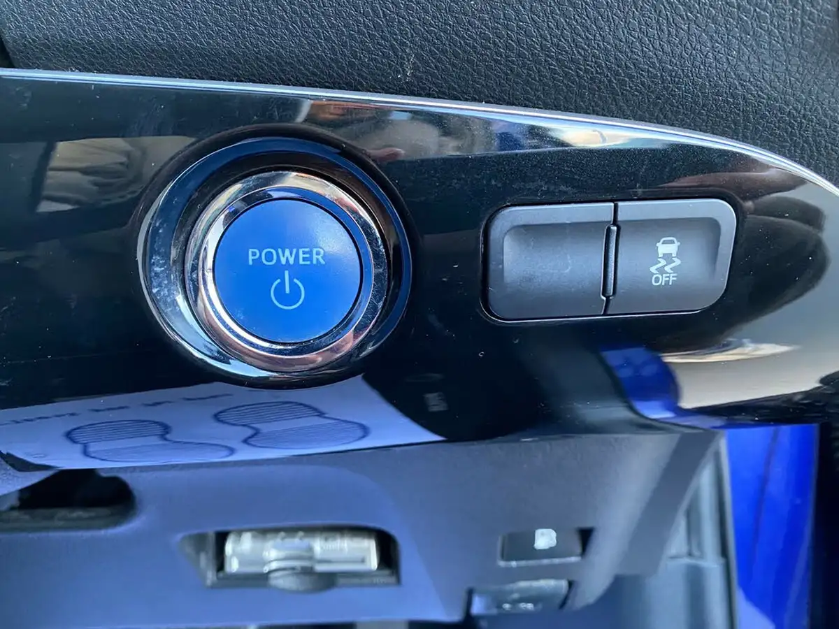 2016-toyota-prius-big-34