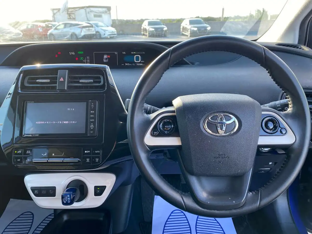 2016-toyota-prius-big-38