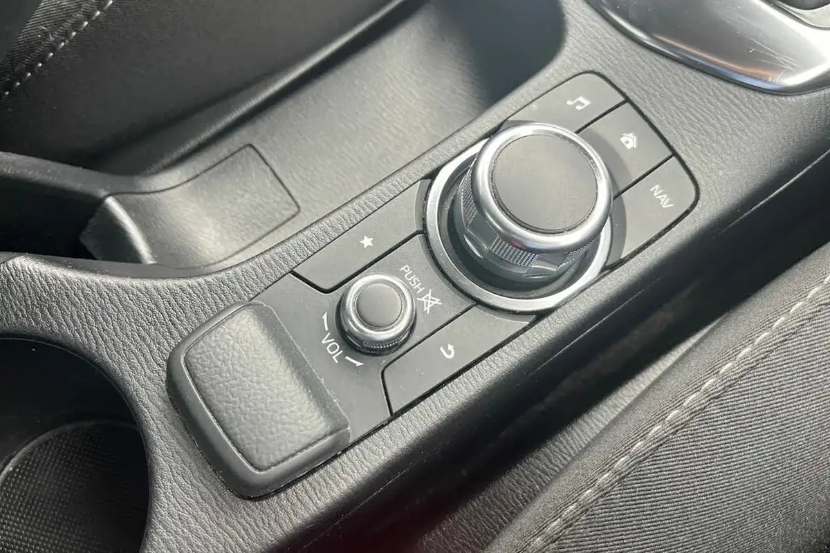2018-mazda-mazda2-15-sport-black-big-27