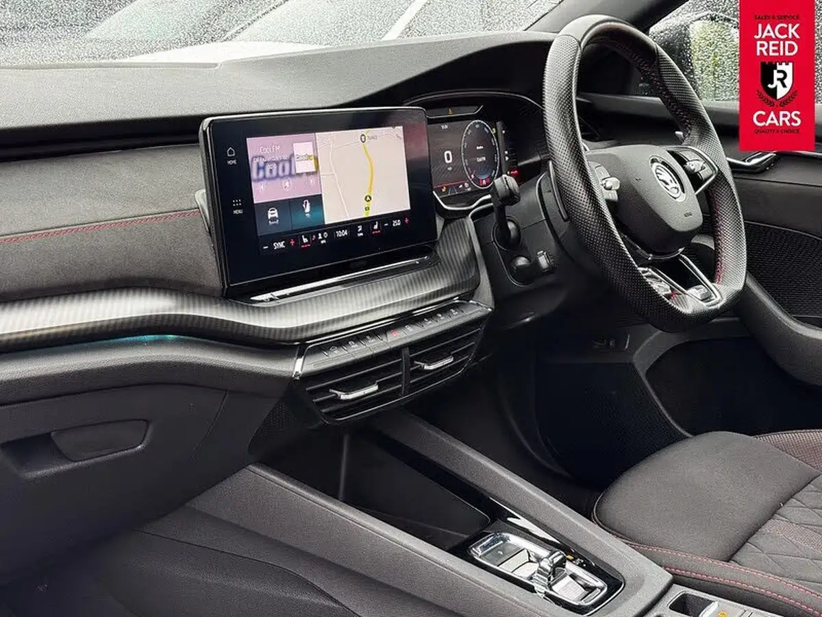2021-skoda-octavia-20tdi-vrs-estate-big-28