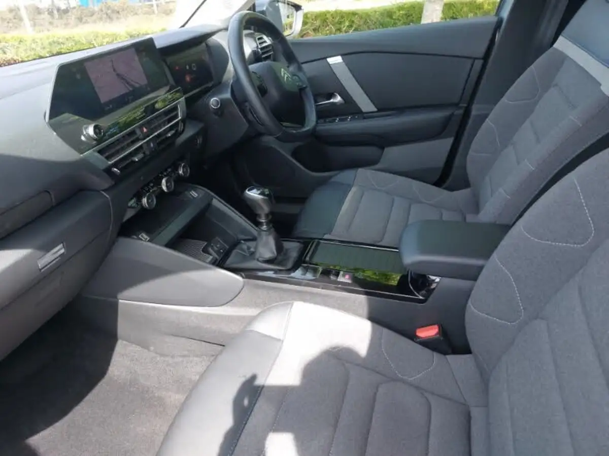2022-citroen-c4-12-puretech-shine-130ps-big-4