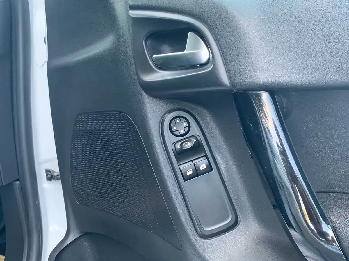 2016-citroen-c3-12-edition-big-31
