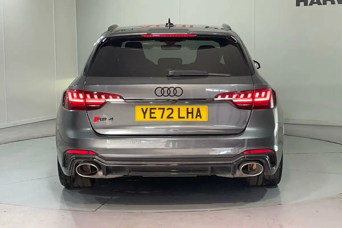 2022-audi-rs4-avant-29-tfsi-carbon-black-big-6