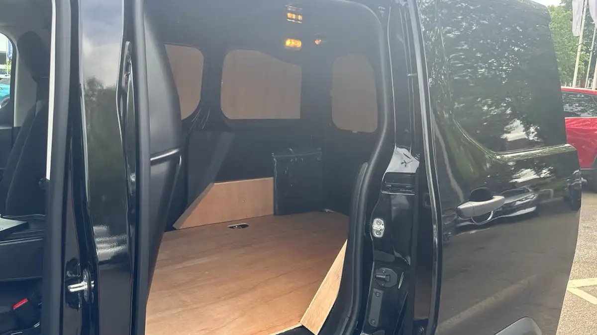 2024-citroen-berlingo-15-bluehdi-650-enterprise-edition-big-24