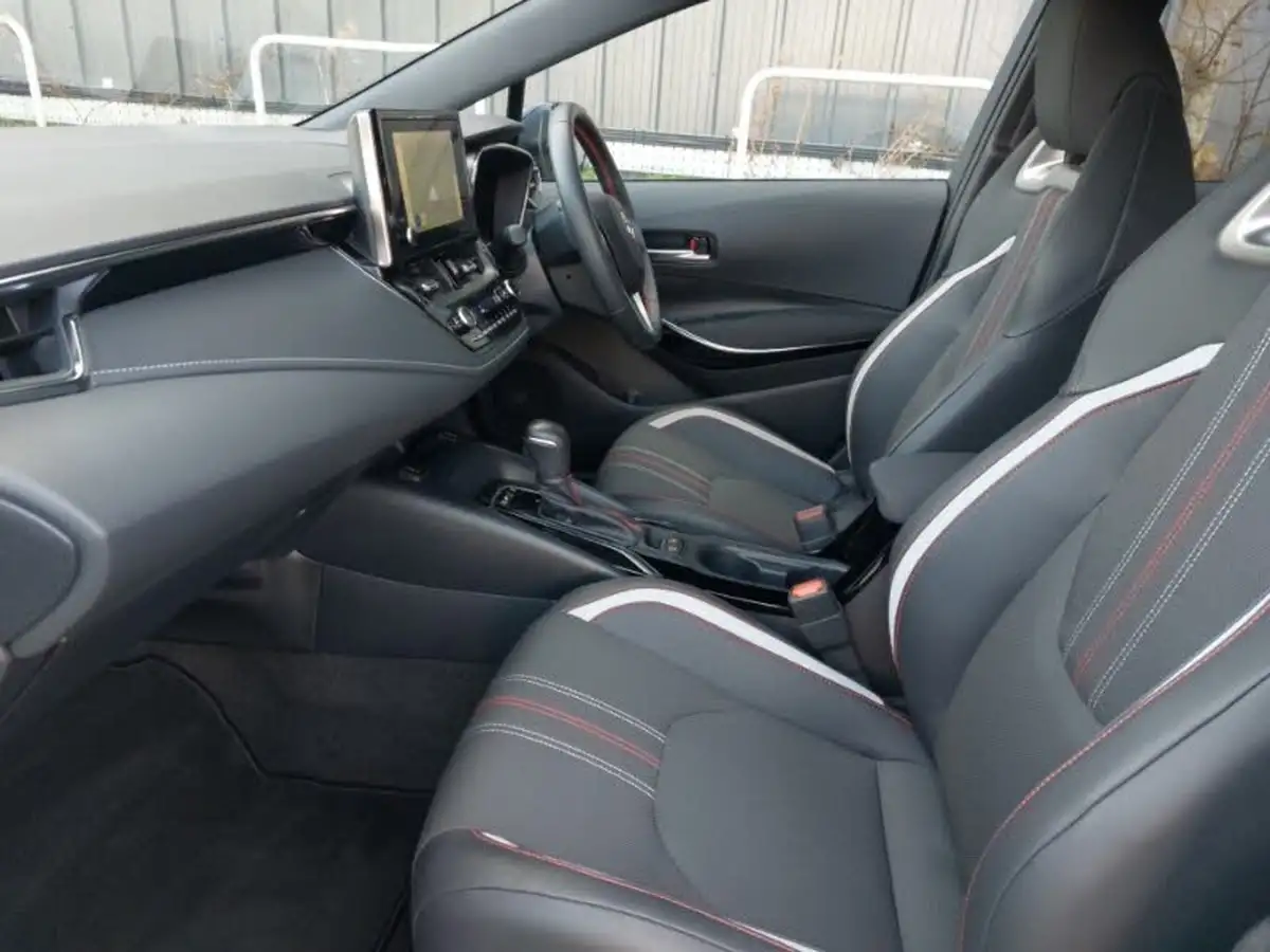 2023-toyota-corolla-18-vvt-i-gr-sport-138bhp-hatchback-big-4