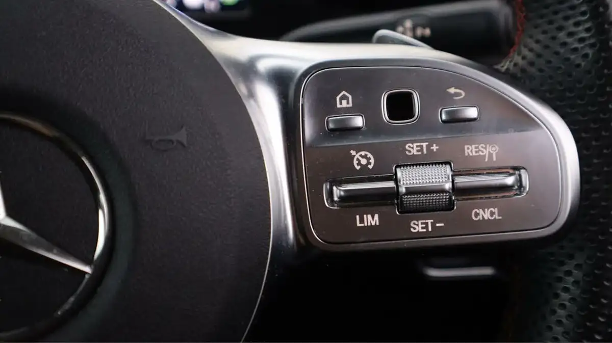 2021-mercedes-benz-a-class-13-a250e-amg-line-hatchback-5d-big-23