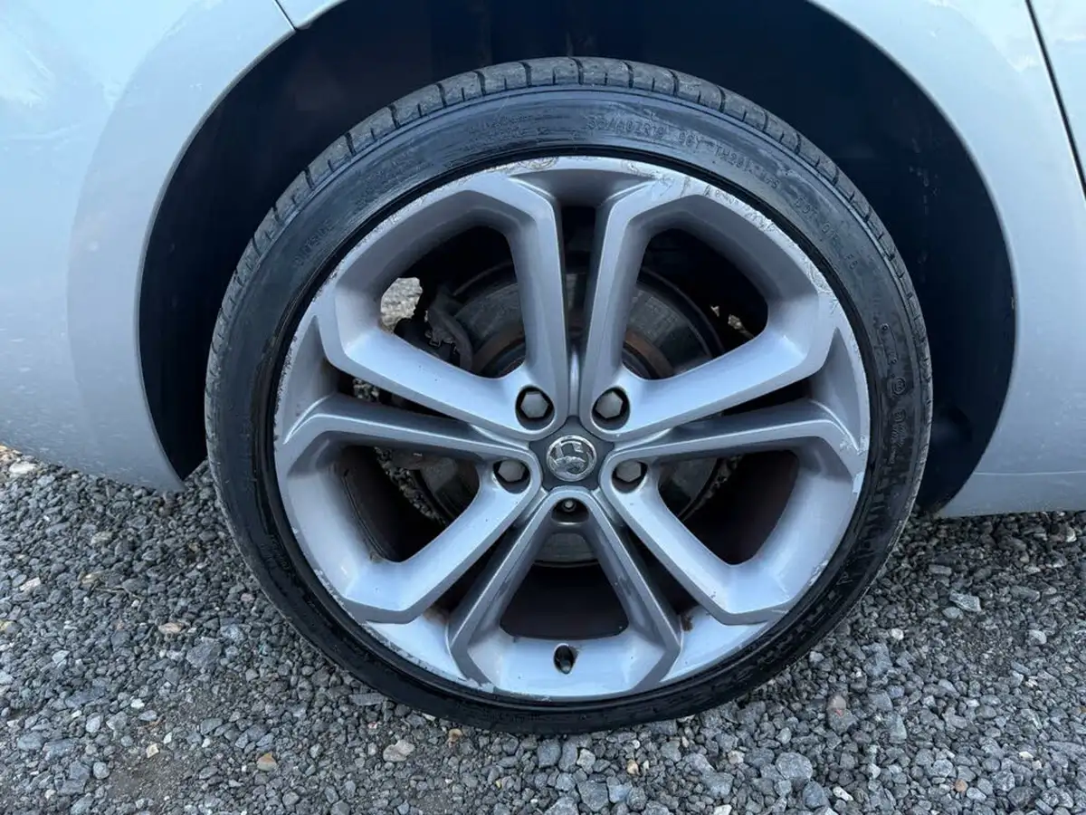2012-vauxhall-zafira-tourer-20cdti-sri-big-42