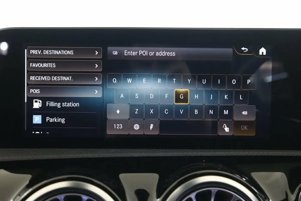 2022-mercedes-benz-a-class-20-a250-amg-line-premium-edition-hatchback-5d-big-33