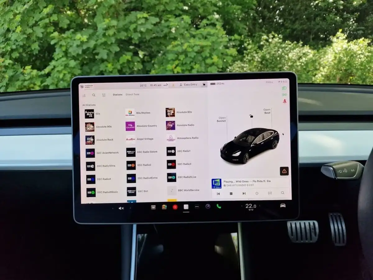 2019-tesla-model-3-e-4x4-performance-pack-big-11
