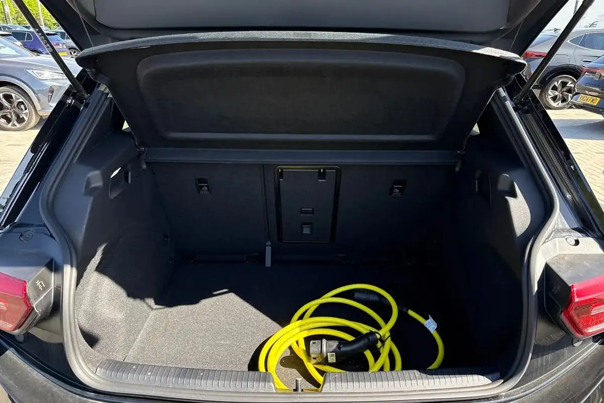 2024-volkswagen-id3-e-pro-match-59kwh-big-5