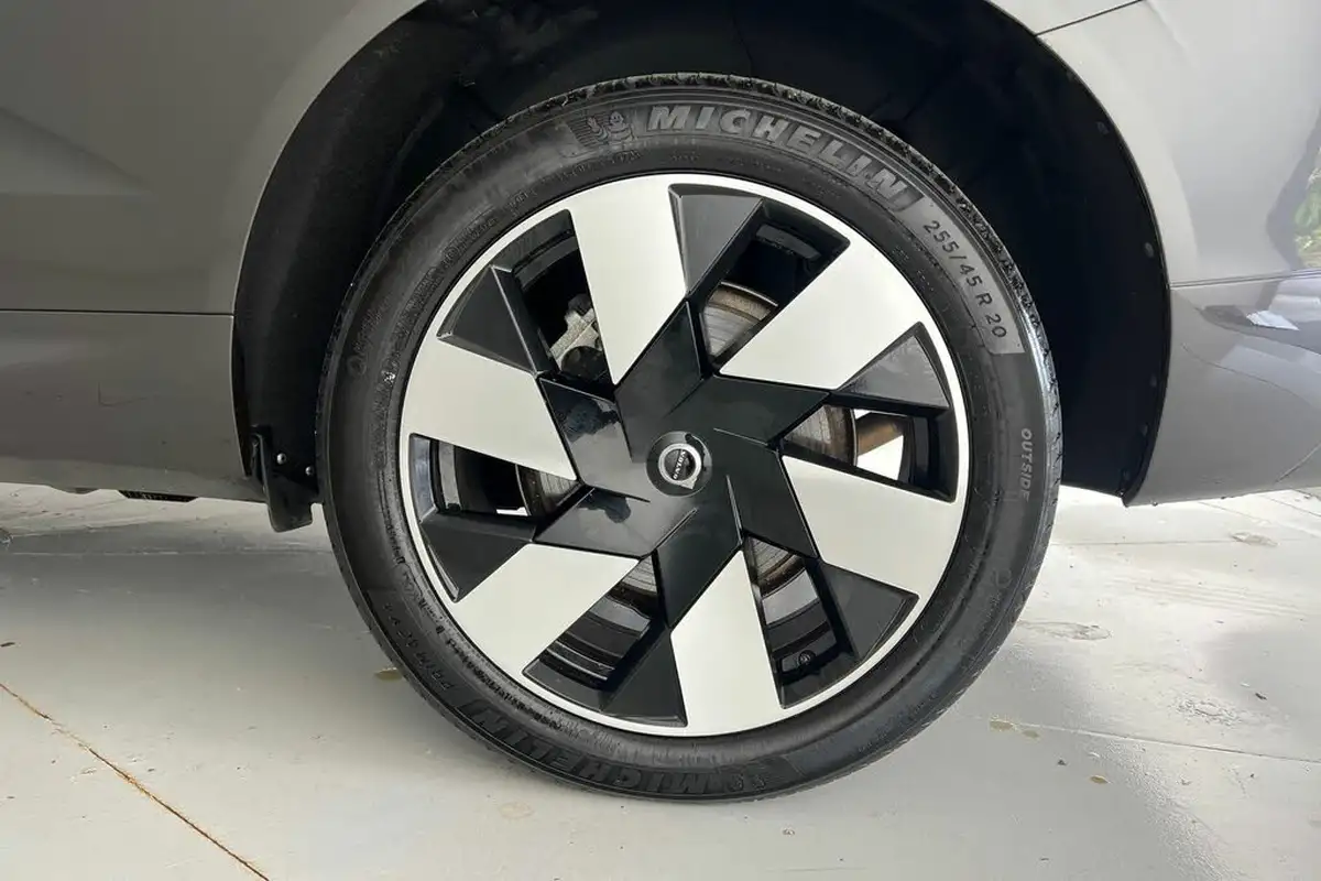 2024-volvo-xc60-20-b5-plus-big-28