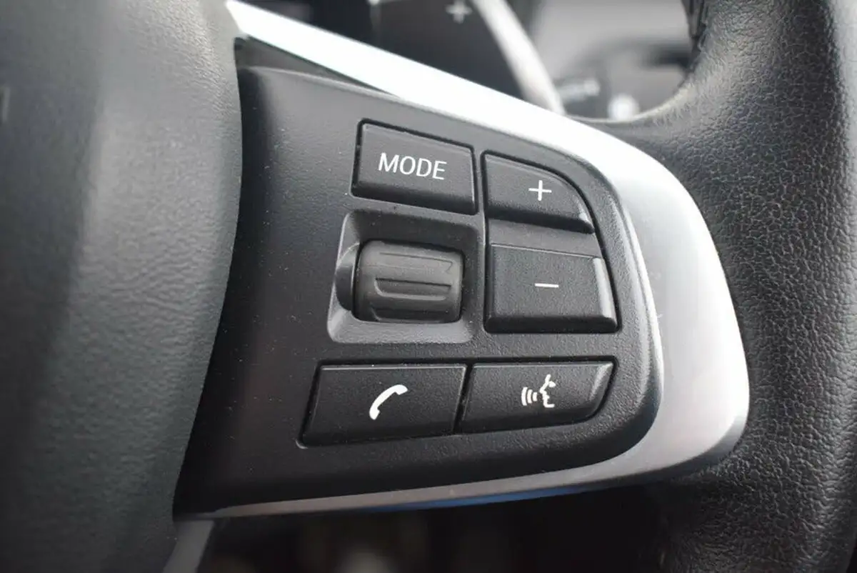 2021-bmw-x1-20-xdrive20i-xline-big-17