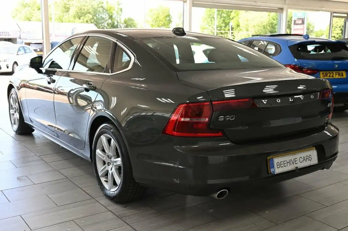 2018-volvo-s90-20td-d4-momentum-big-8