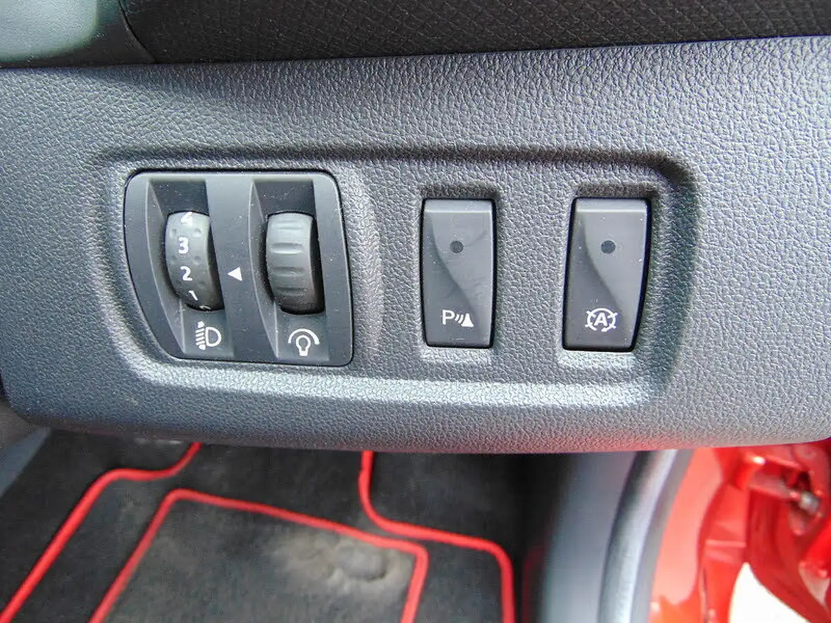 2016-renault-clio-09-tce-dynamique-s-nav-big-25