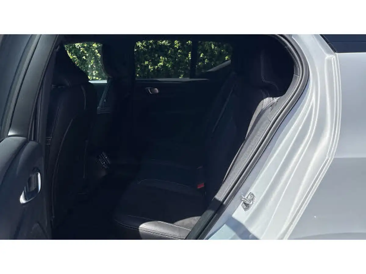 2020-volvo-xc40-20-b4-r-design-awd-big-15