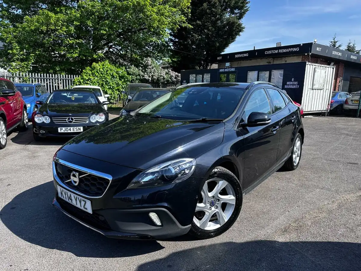 2014-volvo-v40-20td-d3-cross-country-lux-geartronic-big-1