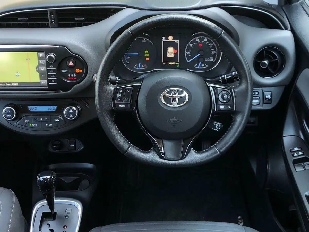 2019-toyota-yaris-15-vvt-i-icon-tech-98bhp-hybrid-1497cc-e-cvt-big-13