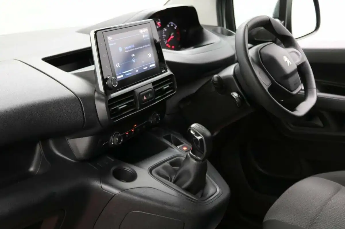 2020-peugeot-partner-15-bluehdi-1000-professional-100ps-eu6dt-panel-big-28