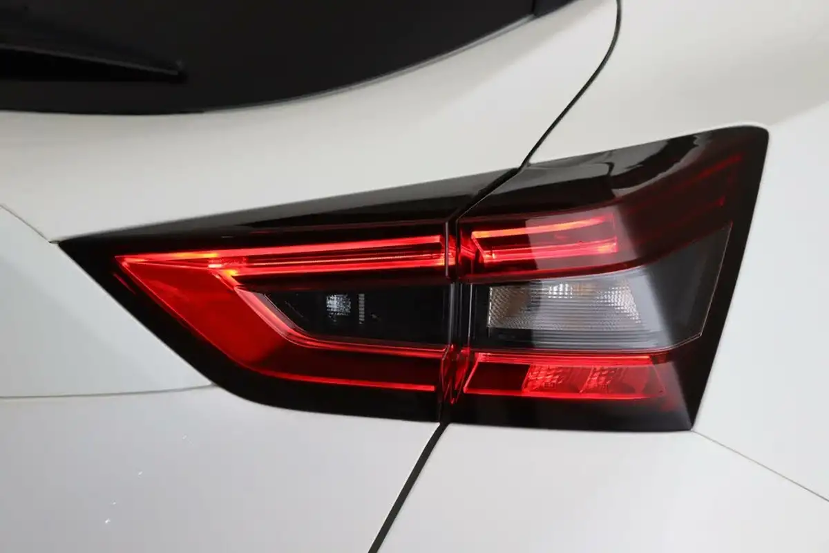 2021-nissan-juke-10-dig-t-n-connecta-big-9
