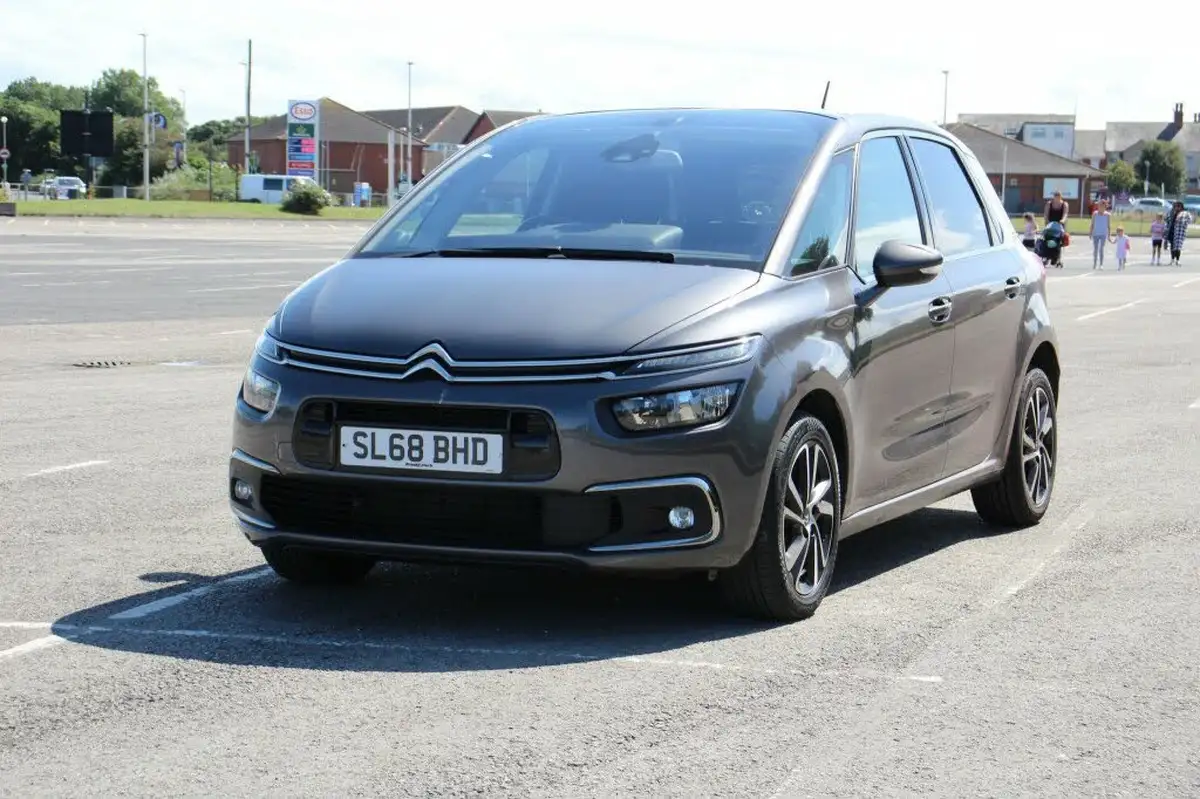 2018-citroen-c4-spacetourer-12-puretech-flair-big-14