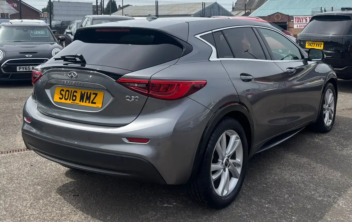 2016-infiniti-q30-15d-business-executive-dct-big-8