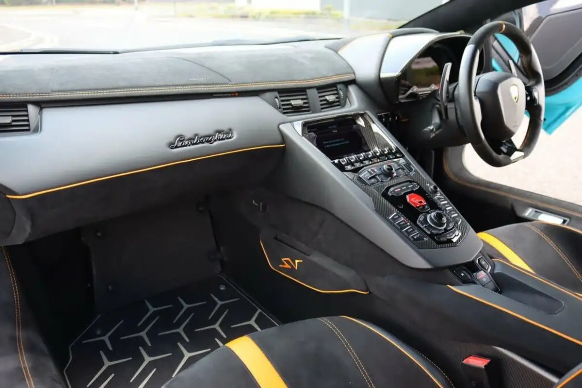 2016-lamborghini-aventador-65-lp-700-4-coupe-big-61