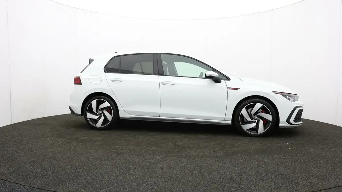 2024-volkswagen-golf-20-tsi-gti-245ps-big-34