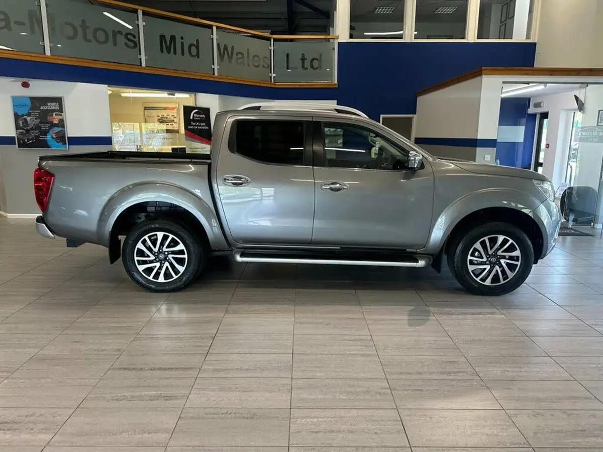 2016-nissan-np300-navara-23dci-tekna-big-7