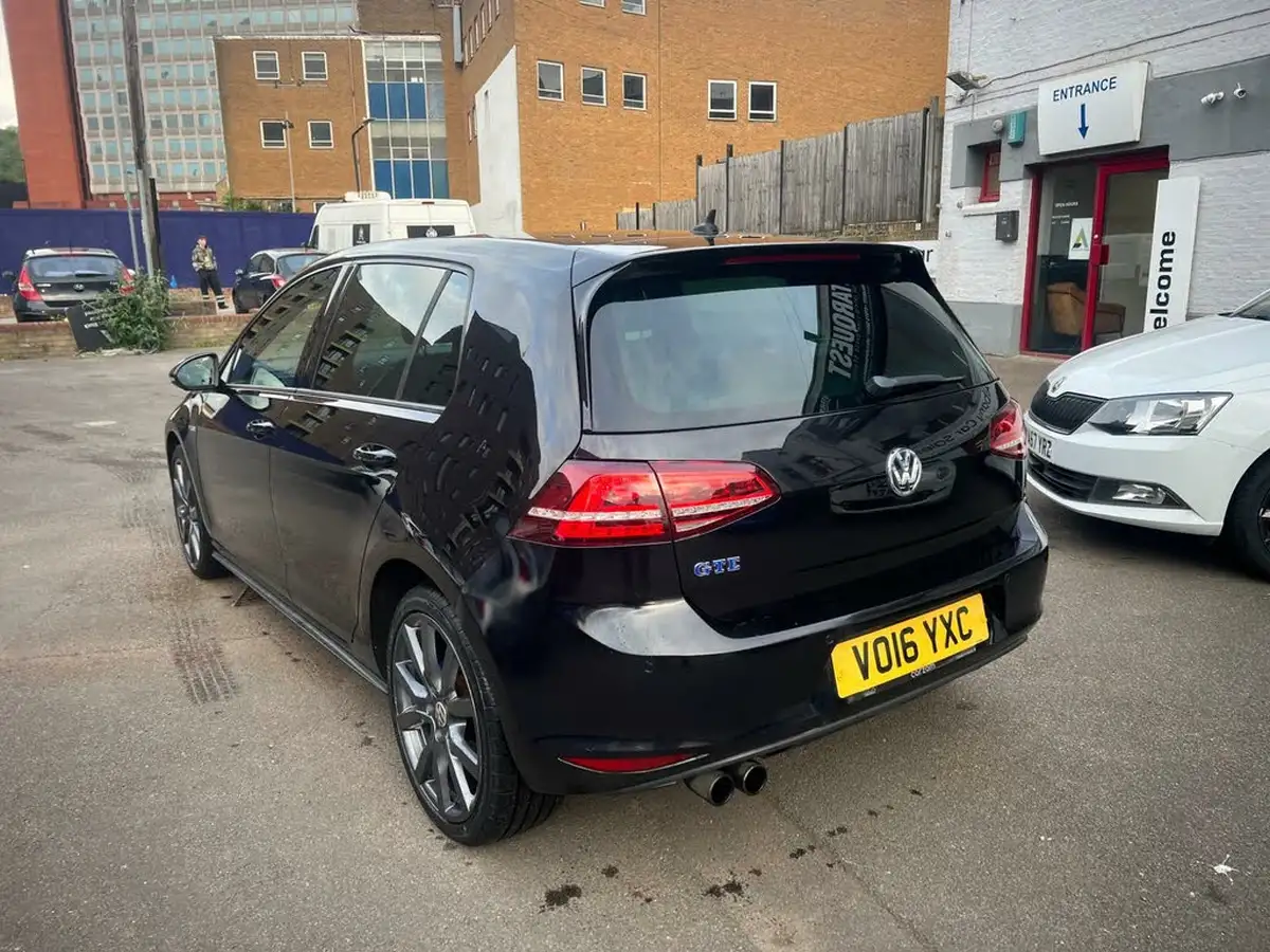 2016-volkswagen-golf-14-tsi-gte-nav-big-8
