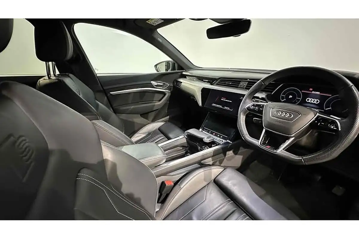 2022-audi-e-tron-50e-black-edition-station-wagon-big-29