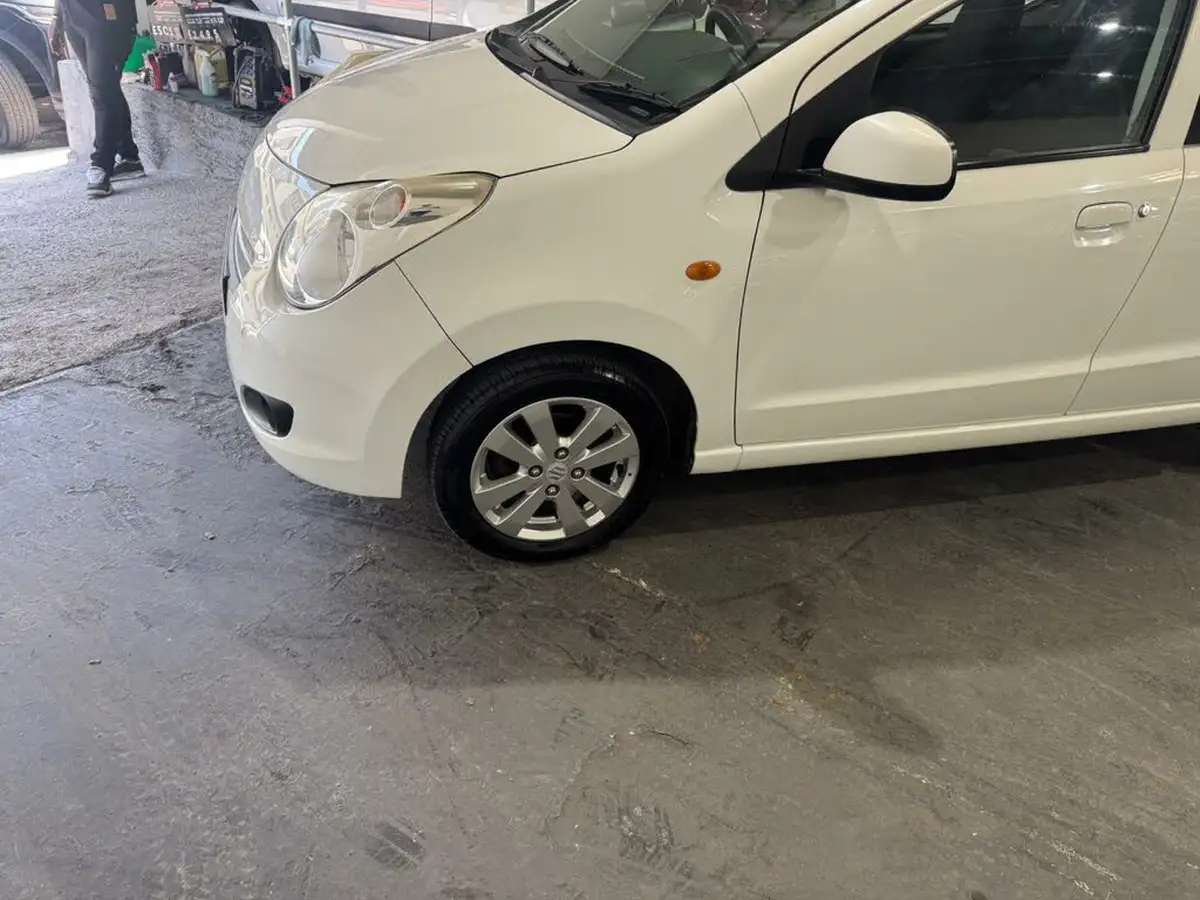2010-suzuki-alto-10-sz4-big-2