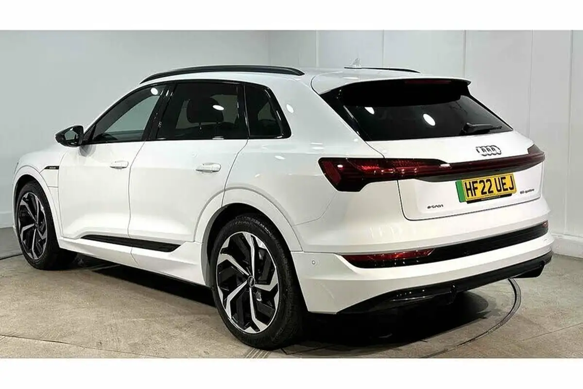 2022-audi-e-tron-50e-black-edition-station-wagon-big-5