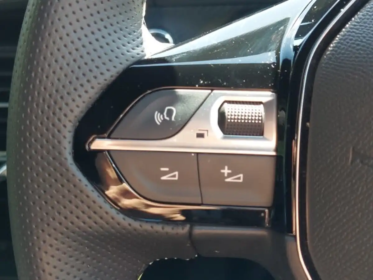 2024-peugeot-2008-suv-e-gt-136ps-50kwh-big-16