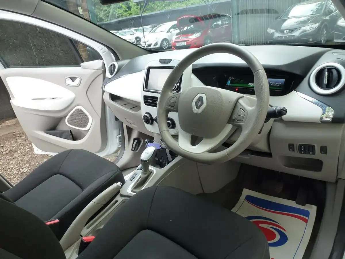 2018-renault-zoe-e-expression-nav-big-16