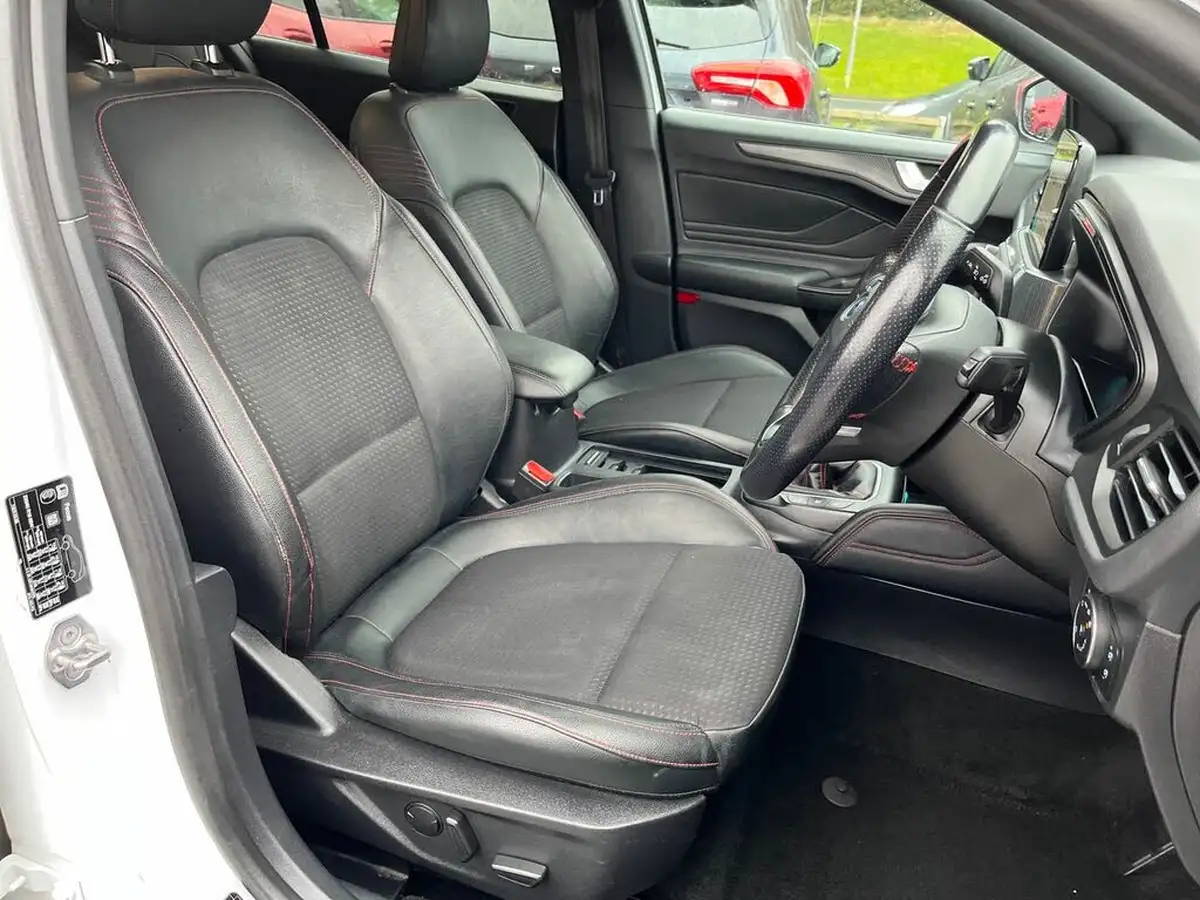 2018-ford-focus-15-st-line-x-hatchback-big-21