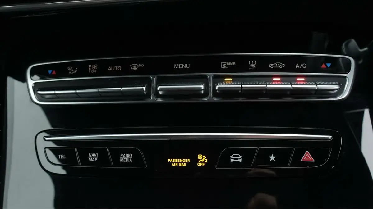 2021-mercedes-benz-eqc-e-eqc-400-amg-line-big-12