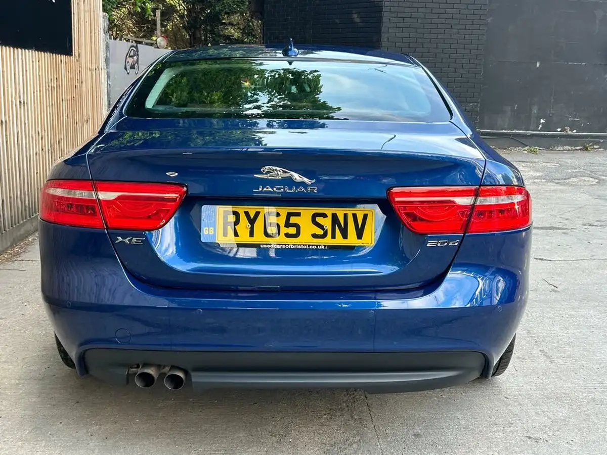 2015-jaguar-xe-20td-portfolio-180ps-auto-big-6