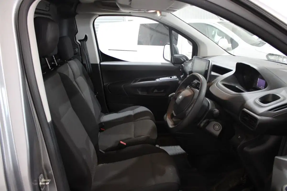 2021-peugeot-partner-15-bluehdi-1000-professional-100ps-eu6dt-panel-big-13