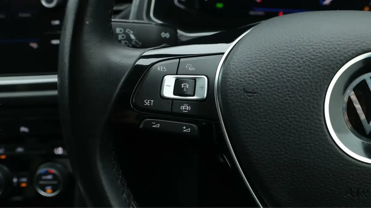 2021-volkswagen-t-roc-20-tsi-sel-big-24