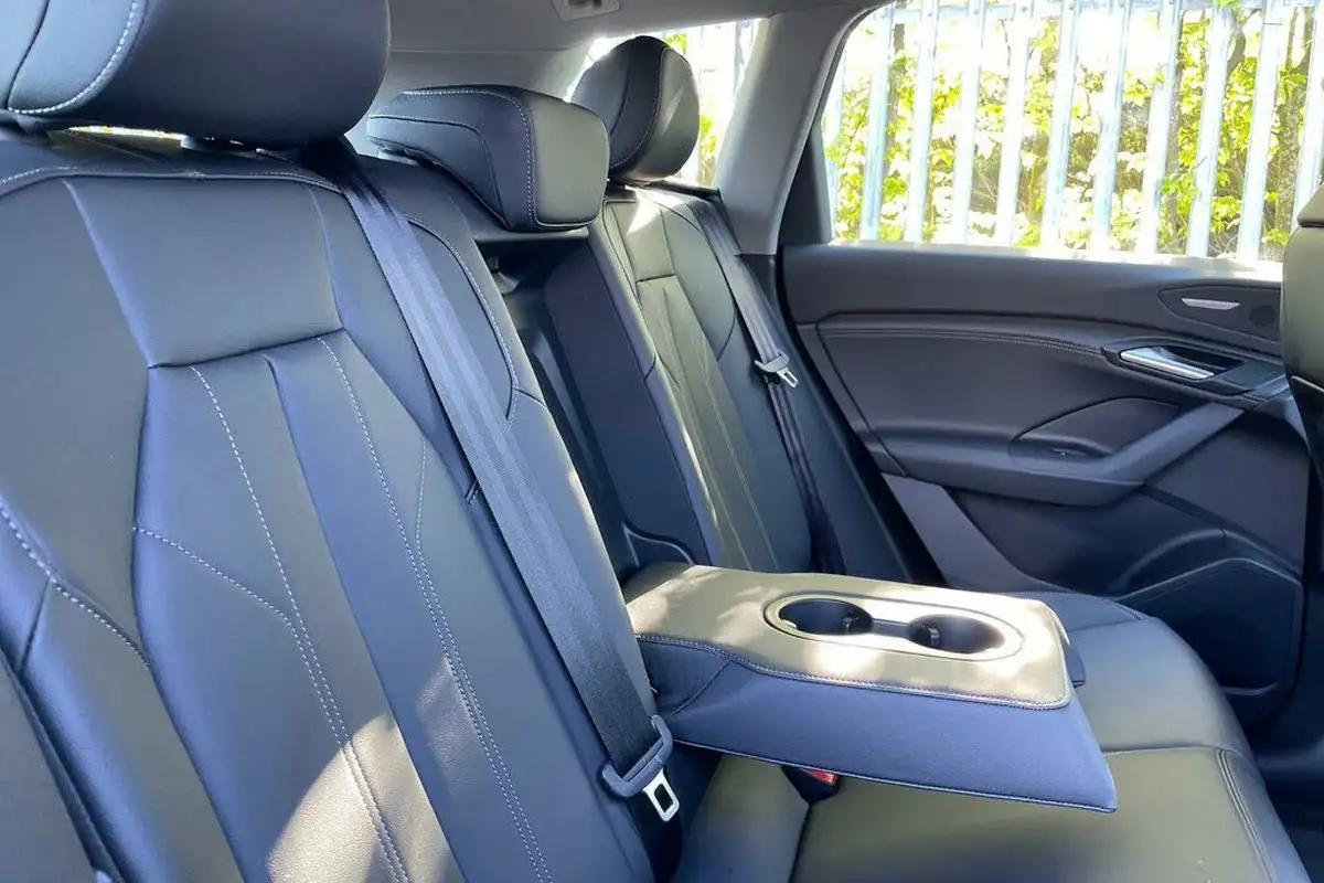 2024-audi-q6-e-tron-big-19