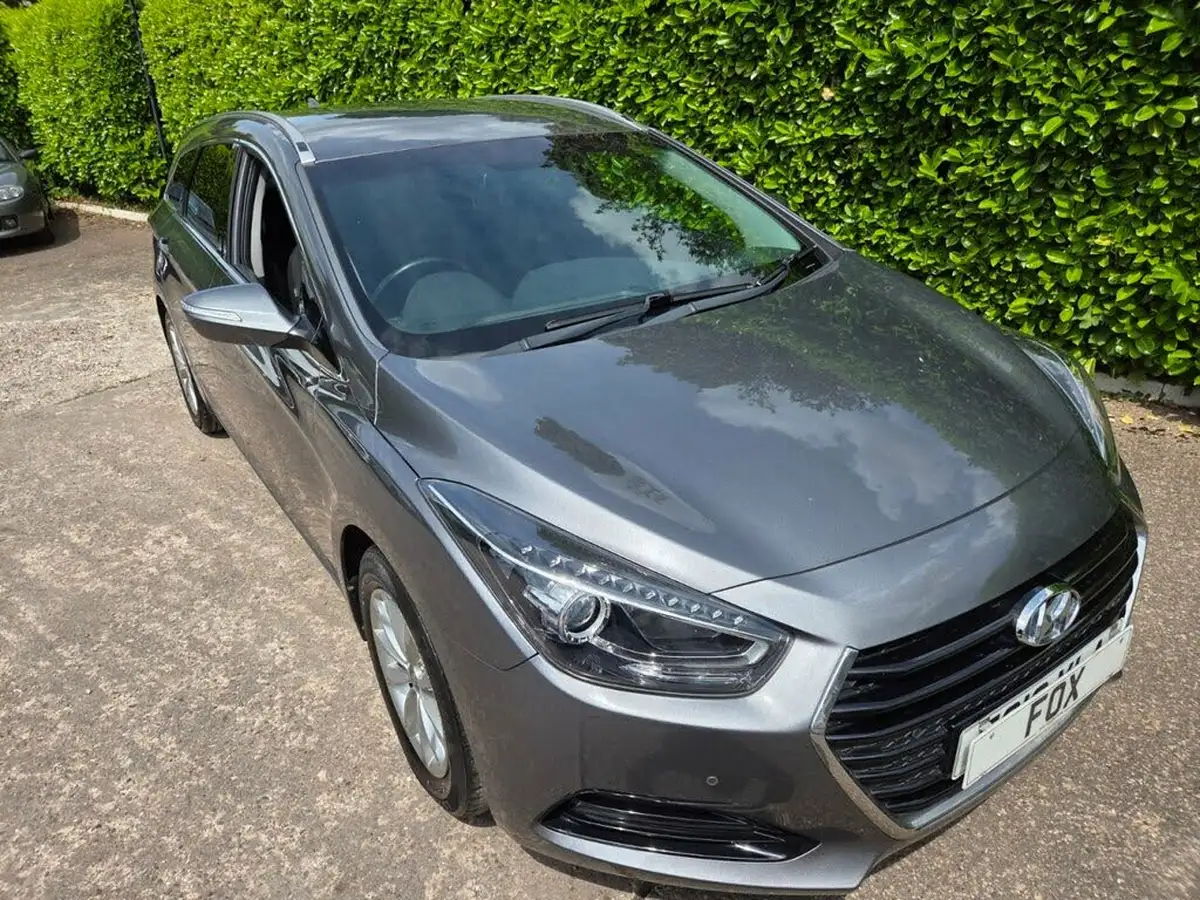 2016-hyundai-i40-17crdi-se-nav-115ps-estate-5d-big-8