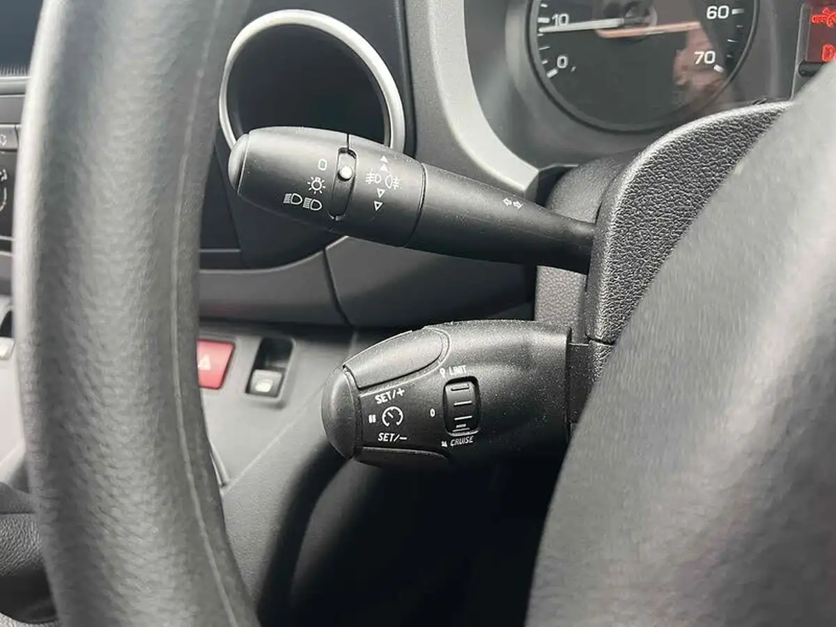 2018-peugeot-partner-big-26