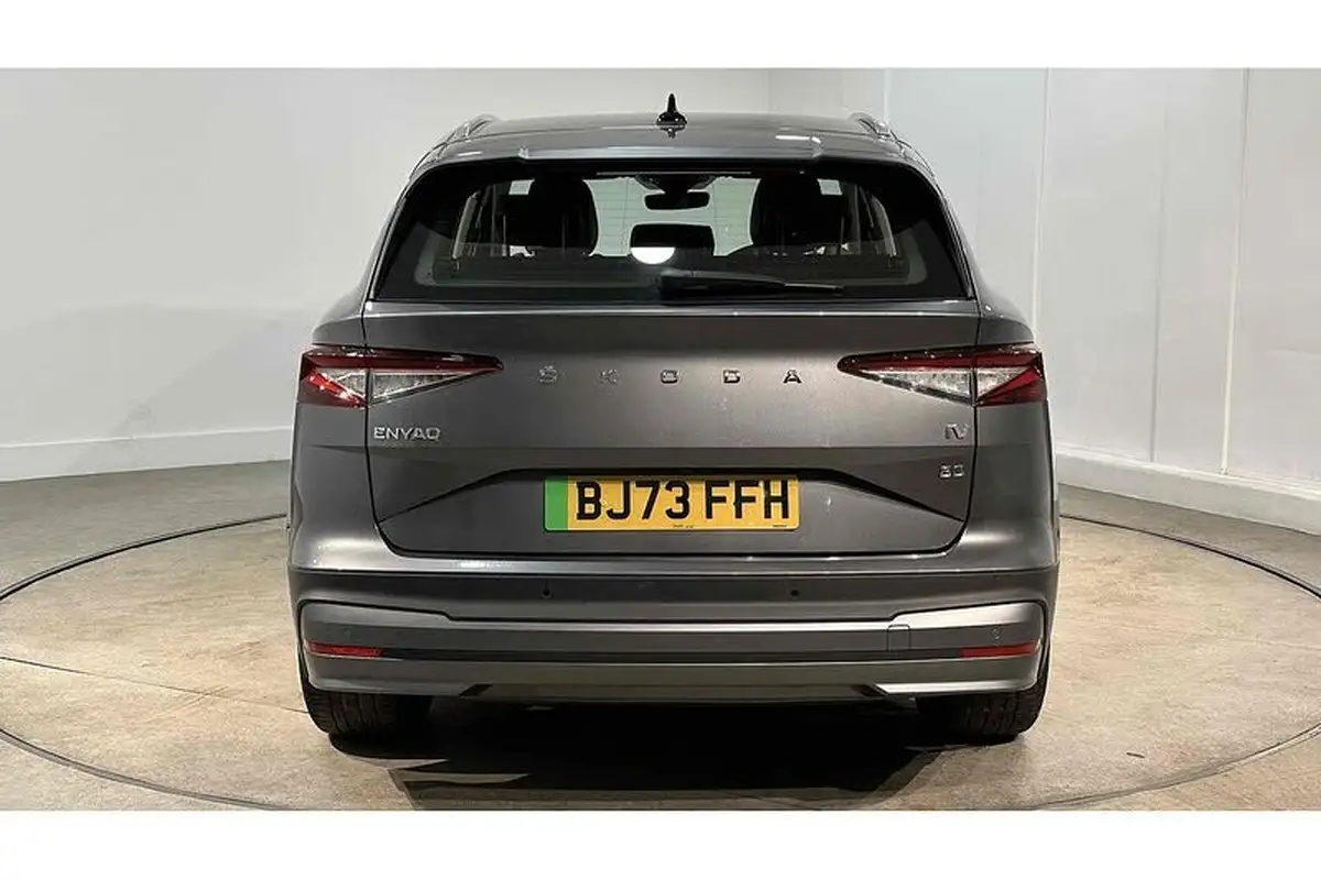 2023-skoda-enyaq-e-80-82-kwh-station-wagon-big-7
