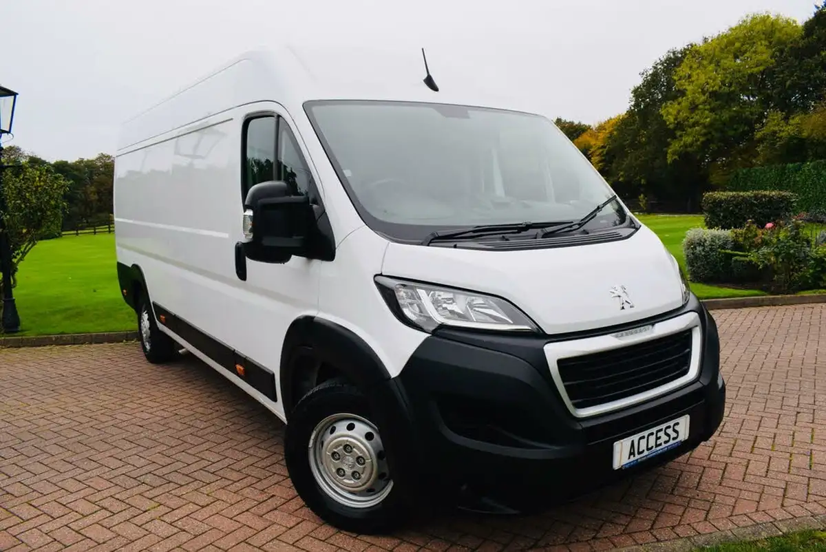 2022-peugeot-boxer-22-bluehdi-professional-435-l4-h2-big-10